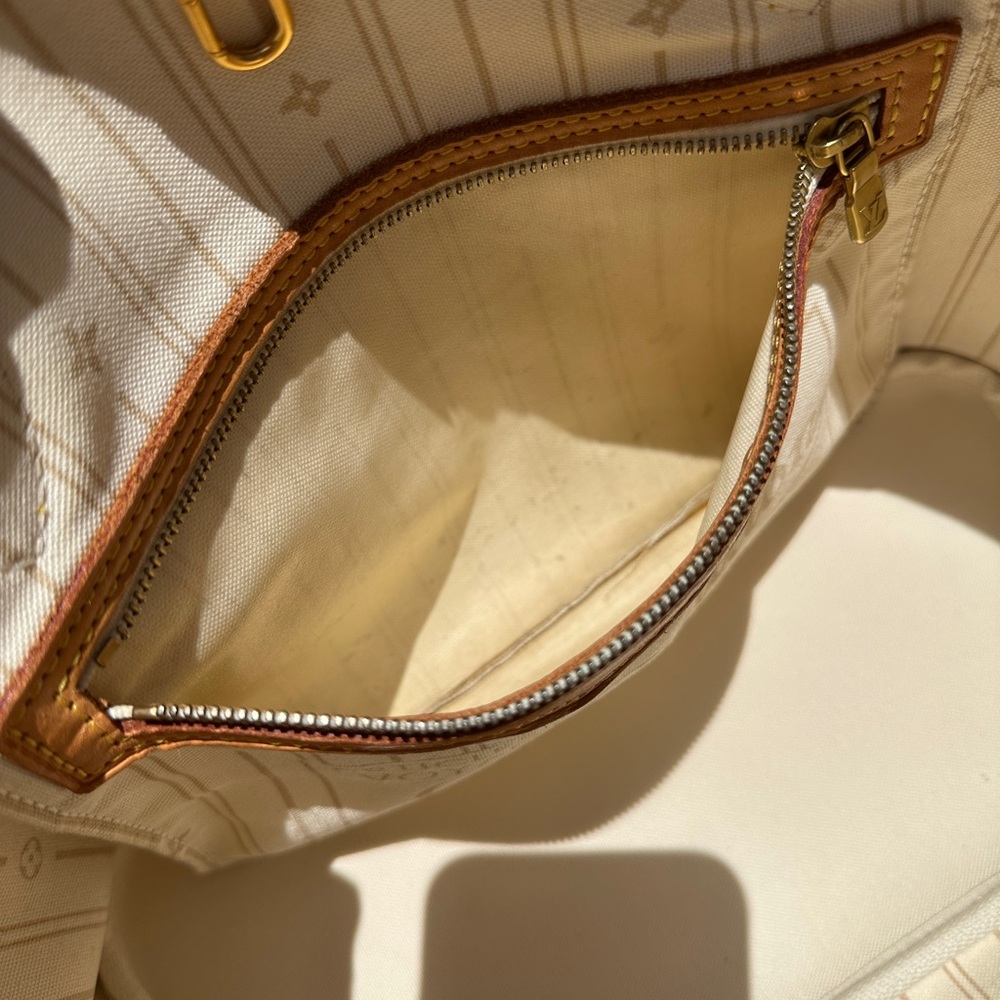 Authenticated Louis Vuitton White and Blue Damier NEVERFULL PM TOTE - Picture 13 of 13